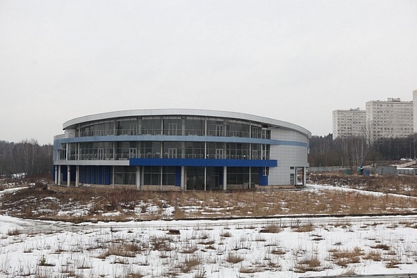 Будущий социальный центр на берегу Малого городского пруда. Фото: zelao.ru