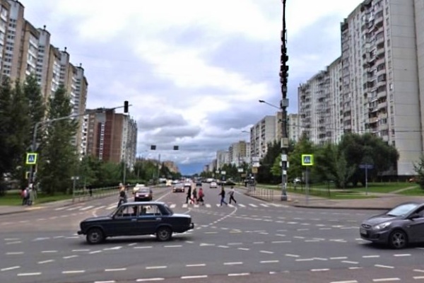 Перекресток улиц Каменка и Логвиненко. Фрагмент панорамы с сервиса Атлас Москвы