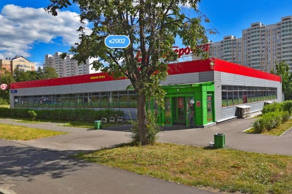 Супермаркет «Пятерочка» в корпусе в корпусе 2002. Фрагмент панорамы с сервиса Яндекс.Карты