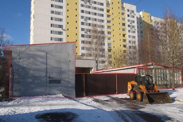 Незаконная складская зона примыкающая к корпусу 1204 до демонтажа. Фото: mos.ru