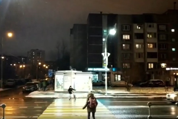 Освещенный переход на улице Каменка. Кадр из видео СпецДорПроекта