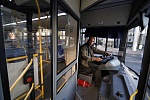 В городских автобусах стали открывать передние двери
