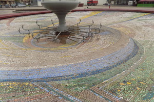 Мозаичный фонтан на площади Юности. Фото: vk.com/club146130285