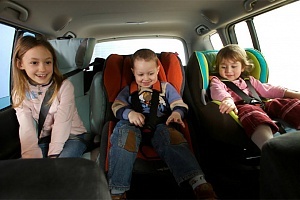 Дети в автокреслах. Фото: e1.ru