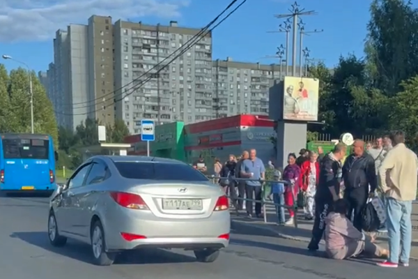 Последствия ДТП на улице Логвиненко 23 августа. Кадр из видео очевидца