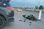 Мотоцикл и кроссовер столкнулись в «новом городе»