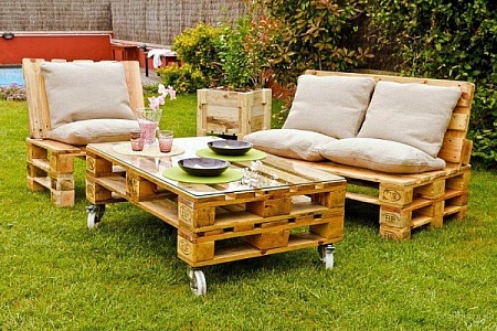 wood pallet garden sofas and coffee table